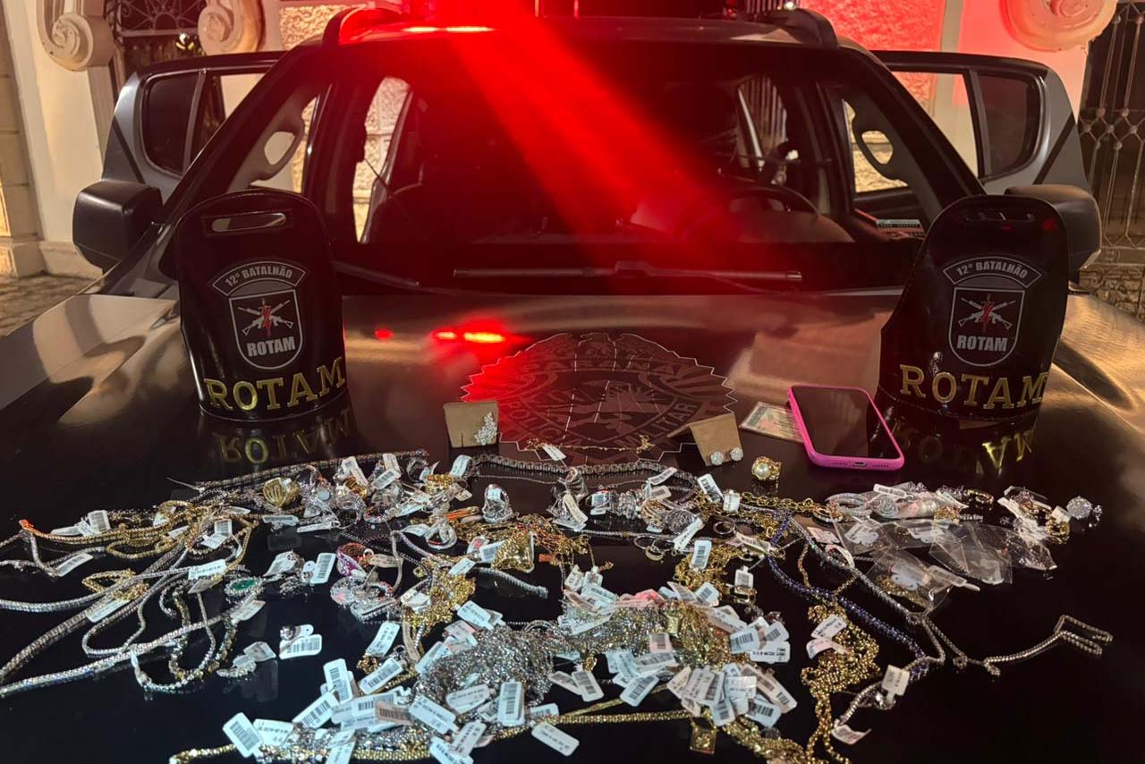 Em ação integrada, PMPR recupera joias roubadas em shopping de Curitiba