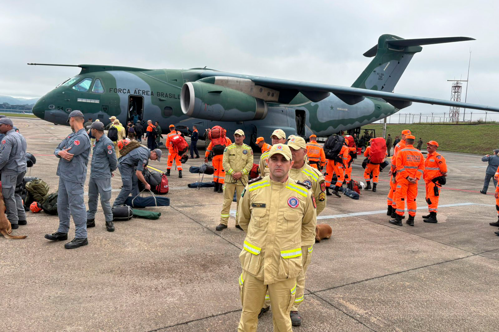 Bombeiros paranaenses já estão a caminho da Venezuela com equipe de busca e resgate brasileira
