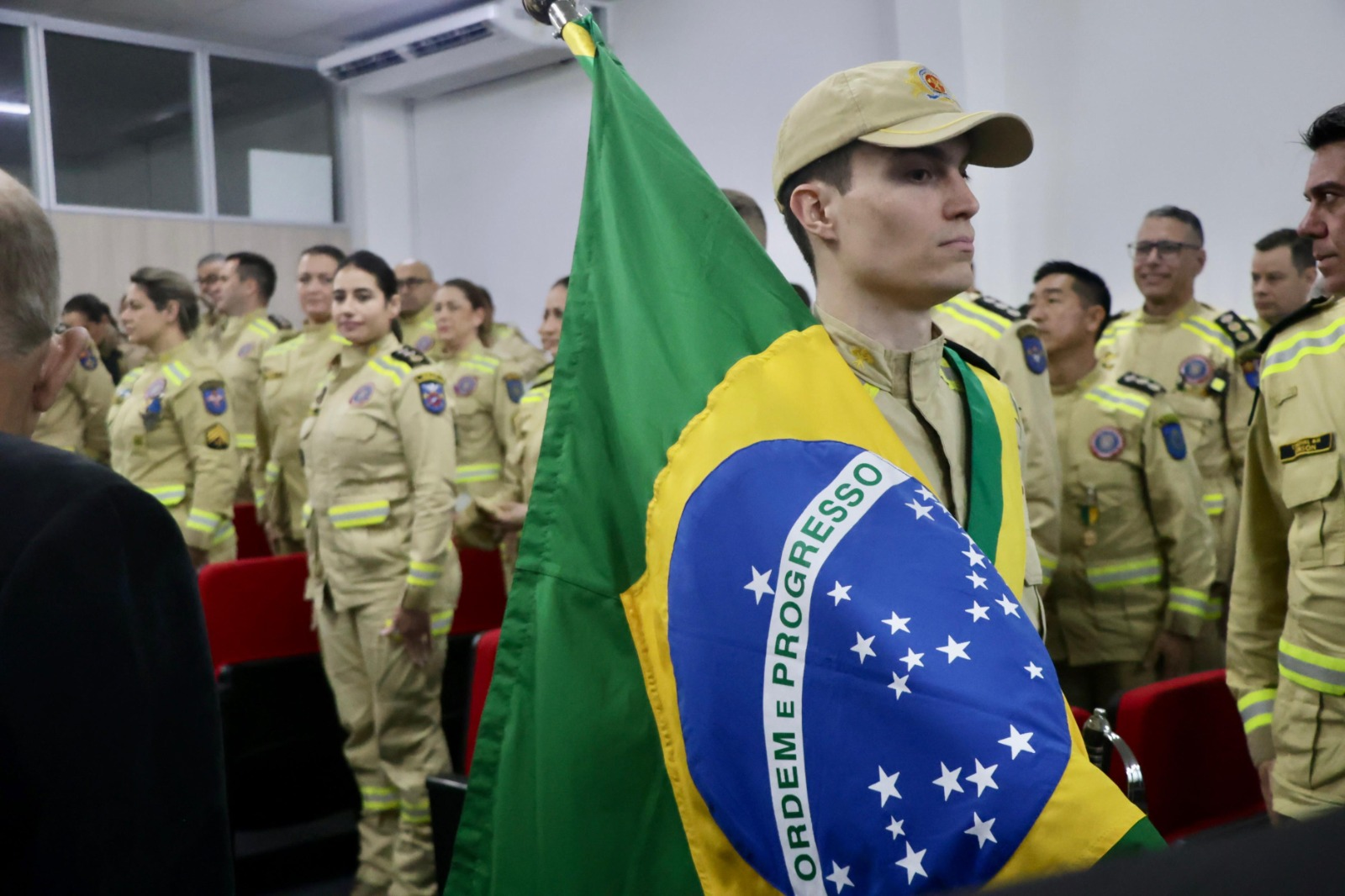 Paraná celebra Dia Nacional do Bombeiro em cerimônia com entrega de homenagens