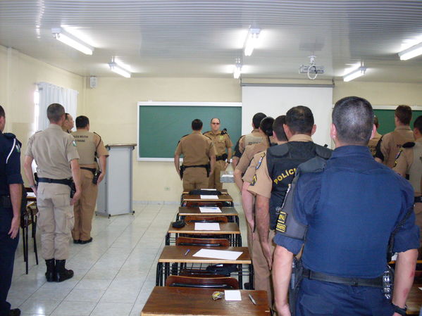 PM promove primeiro estágio de pilotagem de motocicleta para policiais