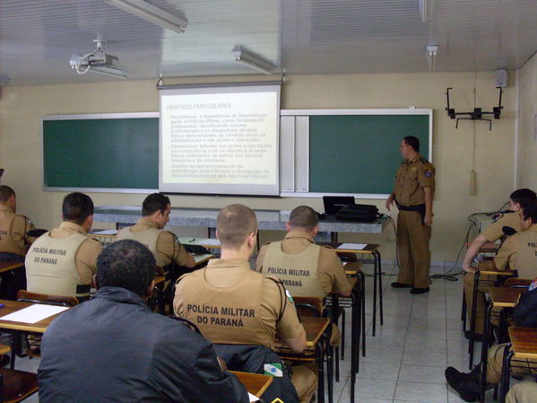 PM promove primeiro estágio de pilotagem de motocicleta para policiais