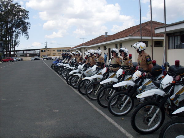 PM promove primeiro estágio de pilotagem de motocicleta para policiais