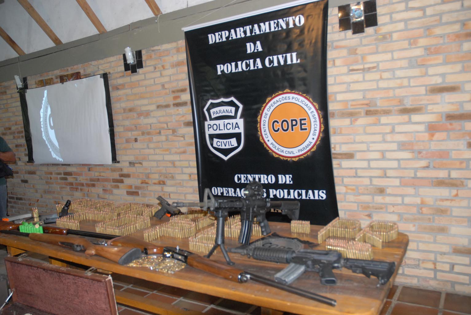 Cope apreende armas, munições e documentos falsos no Pilarzinho