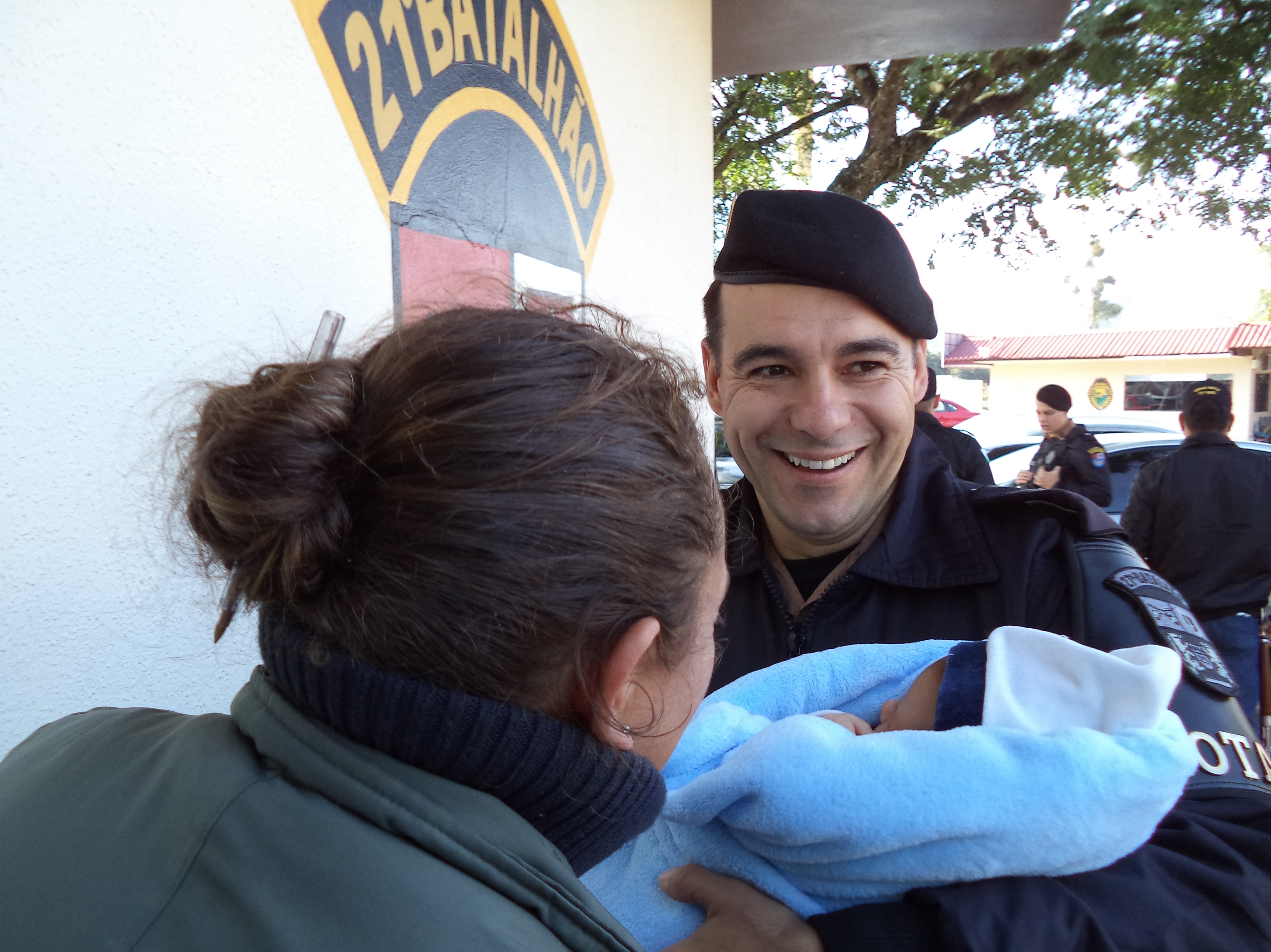 Recém-nascido é socorrido por policiais militares em Francisco Beltrão