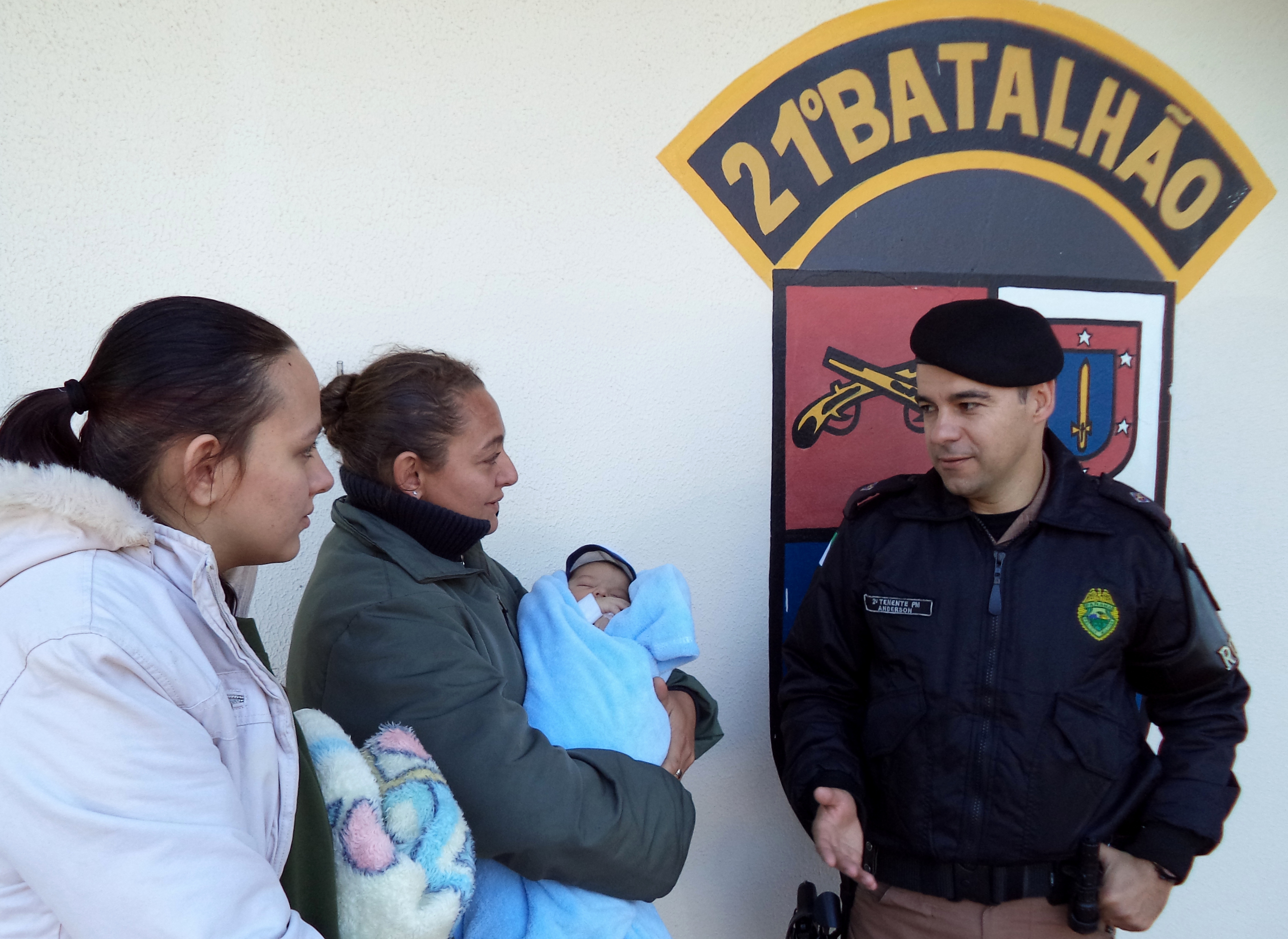 Recém-nascido é socorrido por policiais militares em Francisco Beltrão