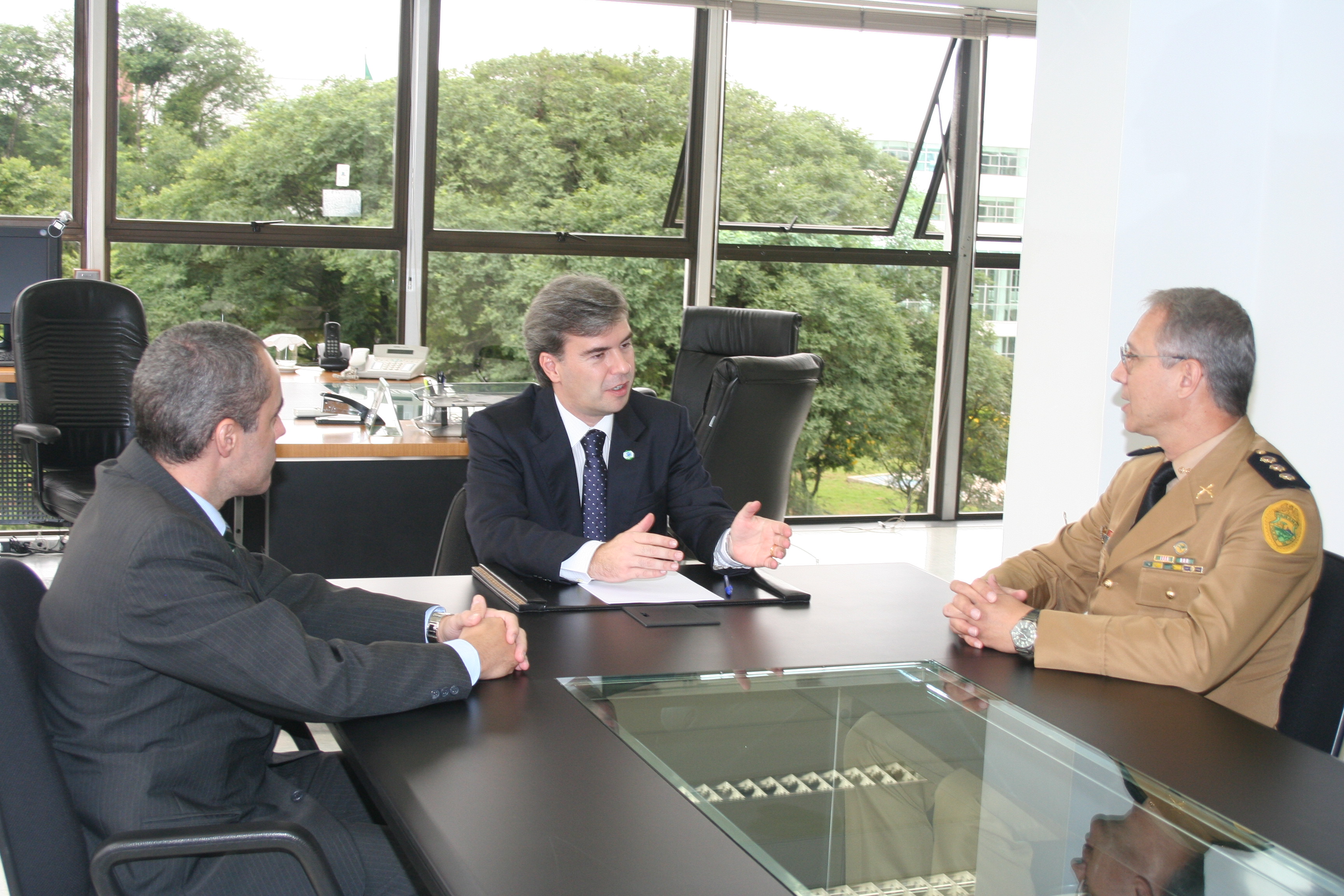 Delegado Geral Marcus Vinicius Michelotto, Secretário de Segurança Reinaldo de Almeida César e Comandante da PM Marcos Teodoro Scheremeta