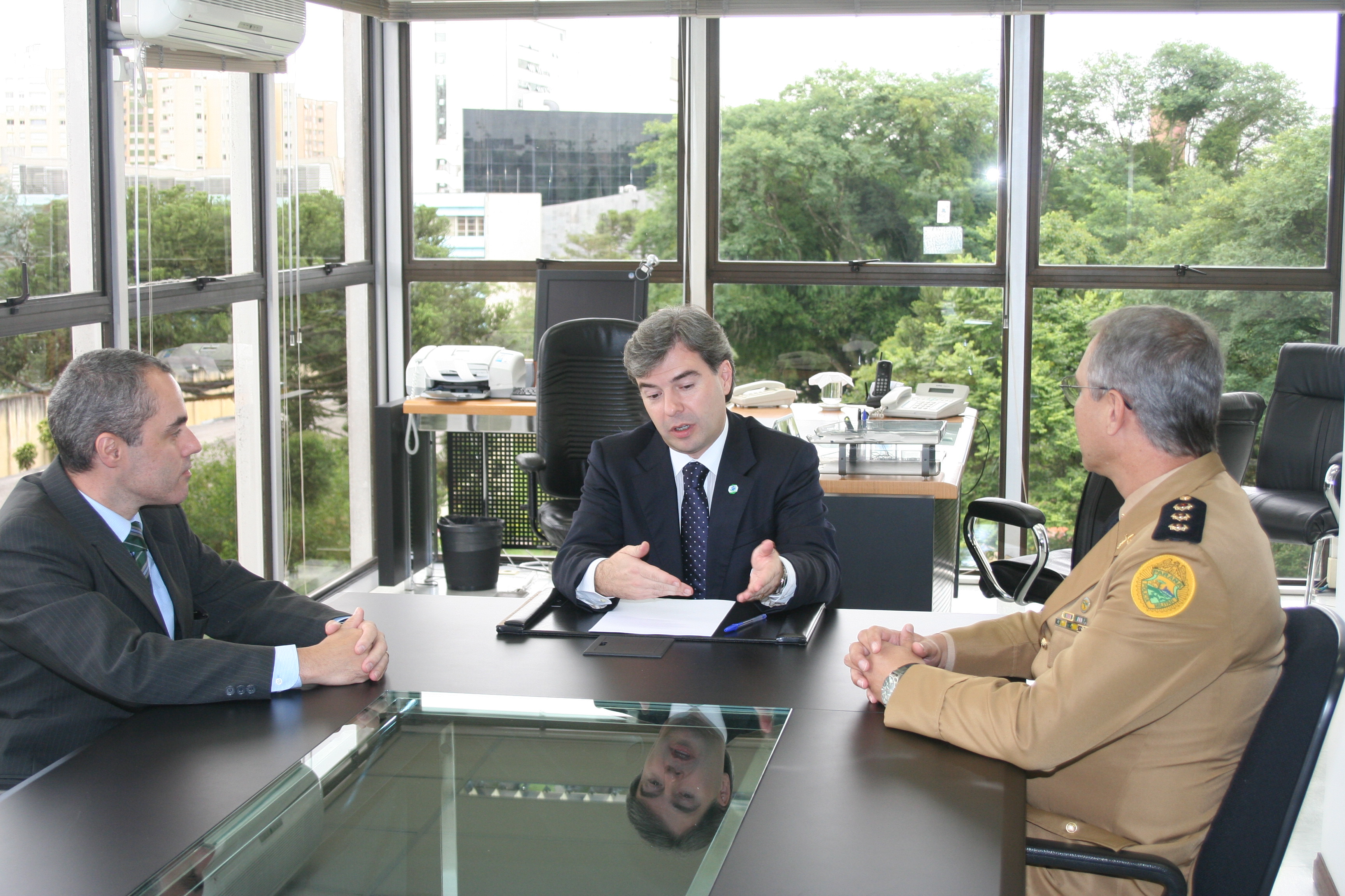 Delegado Geral Marcus Vinicius Michelotto, Secretário de Segurança Reinaldo de Almeida César e Comandante da PM Marcos Teodoro Scheremeta