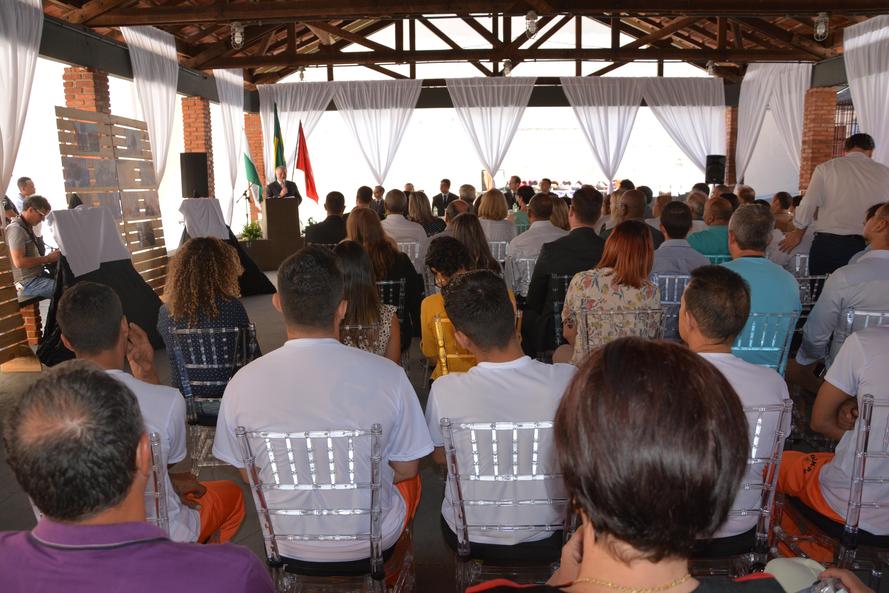 O Departamento Penitenciário do Paraná inaugurou nesta quinta-feira (06) duas unidades de progressão em Londrina que atenderão 220 presos. Considerado modelo em tratamento penal no país, o projeto de progressão oportuniza atividades de ensino e trabalho em tempo integral para homens e mulheres em final de cumprimento de pena.  Londrina, 06/12/2018  -  Foto: Divulgação Depen