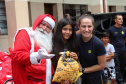 Natal Solidário da PM presenteia mais de 180 crianças com brinquedos, brincadeiras e Papai Noel em Curitiba (PR) 