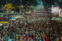  Com reforço da PM, multidões curtem terceiro dia de Carnaval no Paraná com mais segurança e diversão 