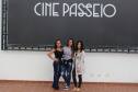  PMPR Encontro Cultural no Cine Passeio em Curitiba marca homenagem da PM ao Dia Internacional da Mulher 06/03/2020 - 17:14  Marcia Santos  Jornalista Responsável  Policiais e bombeiras militares tiveram uma manhã repleta de cultura e dedicada apenas a elas, em comemoração ao Dia Internacional da Mulher, comemorado no dia 10 de março. As oficiais e praças da Polícia Militar e do Corpo de Bombeiros, além das servidoras civis que trabalharam nos quartéis puderam desfrutar de um tour pelo Cine Passeio e assist