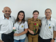  Policiais militares homenageiam mulheres com música em Apucarana (PR), no Norte do estado 