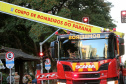  Bombeiros e Banda de Música da PM levam música a moradores em Curitiba 