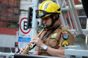  Bombeiros e Banda de Música da PM levam música a moradores em Curitiba 