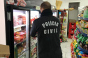 Produtos vencidos são apreendidos pela Polícia Civil em mercado de Curitiba