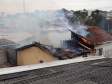 Equipe do BPTran encontra casa em chama durante patrulhamento no bairro Uberaba em Curitiba
