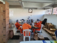Presas da Penitenciária Feminina produzem sacolas de delivery de uma grande rede de fast food