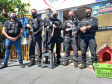 Em Cascavel, agentes do SOE homenageiam criança protetora dos animais e são homenageados pelo garoto