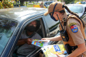 PM faz blitz educativa em Pontal do Paraná e reforça orientações para prevenção do coronavírus e dengue