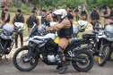 A Polícia Militar do Paraná recebeu um incremento de 155 motocicletas, modelo BMW, nesta sexta-feira (19/11), durante uma solenidade no Parque Estadual Vila Velha, em Ponta Grossa. Os veículos, adquiridos ao custo de R$ 12.693.692,45  por meio de a emendas parlamentares de deputados federais, serão distribuídos pelos Comandos Regionais da PM de todo o estado. O governador do estado, Carlos Massa Ratinho Junior, fez a entrega simbólica de um capacete ao Comandante-Geral da PM, coronel Hudson Leôncio Teixeira