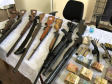 PM cumpre 41 mandados e apreende armas e carros de luxo na RMC e Litoral