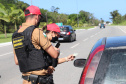 Polícia Rodoviária utiliza cães de faro contra o tráfico de drogas no Litoral