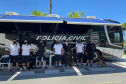 Polícia Civil faz fiscalização com cães policiais na rodoviária de Matinhos