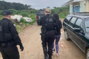 Polícia cumprindo mandados de prisão