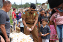  PMPR distribui mais de duas toneladas de alimentos e 1,2 mil brinquedos para crianças em Curitiba