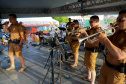 No pôr do sol, banda da Polícia Militar do Paraná anima população e veranistas de Guaratuba