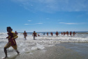 Bombeiros militares formam novos guarda-vidas civis durante a temporada no Litoral