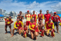 Bombeiros militares formam novos guarda-vidas civis durante a temporada no Litoral