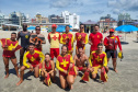Bombeiros militares formam novos guarda-vidas civis durante a temporada no Litoral