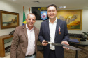 Governador recebe a medalha Guardiões do Palácio Iguaçu, da Casa Militar