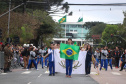 Milhares de pessoas participam do desfile de 7 de setembro em Curitiba