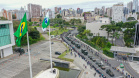 Milhares de pessoas participam do desfile de 7 de setembro em Curitiba
