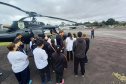 Grupamento de Operações Aéreas da PCPR recebe visita de alunos com deficiência