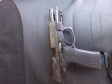 PM apreende três armas de fogo e uniformes policiais em posse de um casal em Foz do Iguaçu