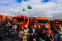  Governador entrega 10 novos caminhões para combate a incêndios 