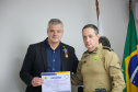 Secretário Hudson recebe medalha de honra ao mérito do Colégio da Polícia Militar de Pato Branco 