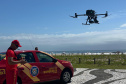 Bombeiros usam drones de alta tecnologia para reforçar proteção de banhistas no Litoral