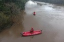 Com apoio de drone, bombeiros localizam corpo de menino que se afogou em Curitiba