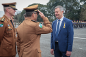 Autoridades do Estado recebem honrarias da Polícia Militar do Paraná