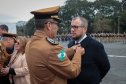 Autoridades do Estado recebem honrarias da Polícia Militar do Paraná