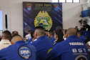 Competidores da 1ª Copa PMPR de Jiu-Jitsu passam por pesagem antes de início do torneio