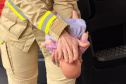 Corpo de Bombeiros alerta para atualização da manobra em casos de engasgo e reforça cuidados com bebês e idosos