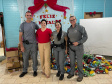 Polícia Penal do Paraná realiza entrega de brinquedos para 168 crianças em Rio Bonito do Iguaçu