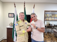 Corpo de Bombeiros recebe visita de sargento promovido por ato de bravura