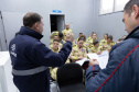 Cadetes do Corpo de Bombeiros fazem treinamento sobre produtos perigosos na Sanepar