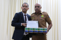 Curitiba, 25 de Outubro de 2019.  55º Aniversario do BPRV. Foto: secretario de Segurança entrega elogio individual ao 3° Sgt Mansilha.